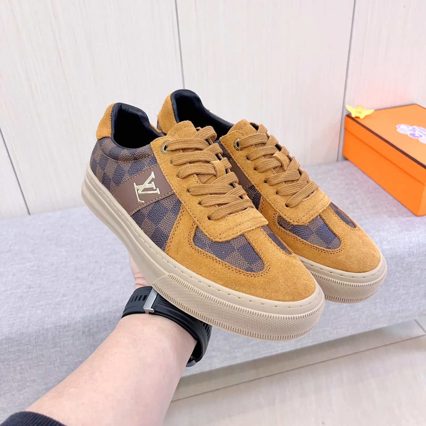 🚘🚘Factory batch 400💰[LV]🔥Louis Vuitton, high-end men's shoes brand, official website 1:1 latest masterpiece: the upper is made of first-layer cowhide imported from Italy with a comfortable and breathable lining➕original non-slip and wear-resistant outsole🔥, making walking more convenient and comfortable! An exclusive new model, a stunning work, a beautiful 1:1 replica [color] compared to the official quality! Create a fashionable personality to set off your uniqueness! A must-have for trendy men! Classic🔥Size: 38-44 Color: 🔥 2⃣️colors available🔥